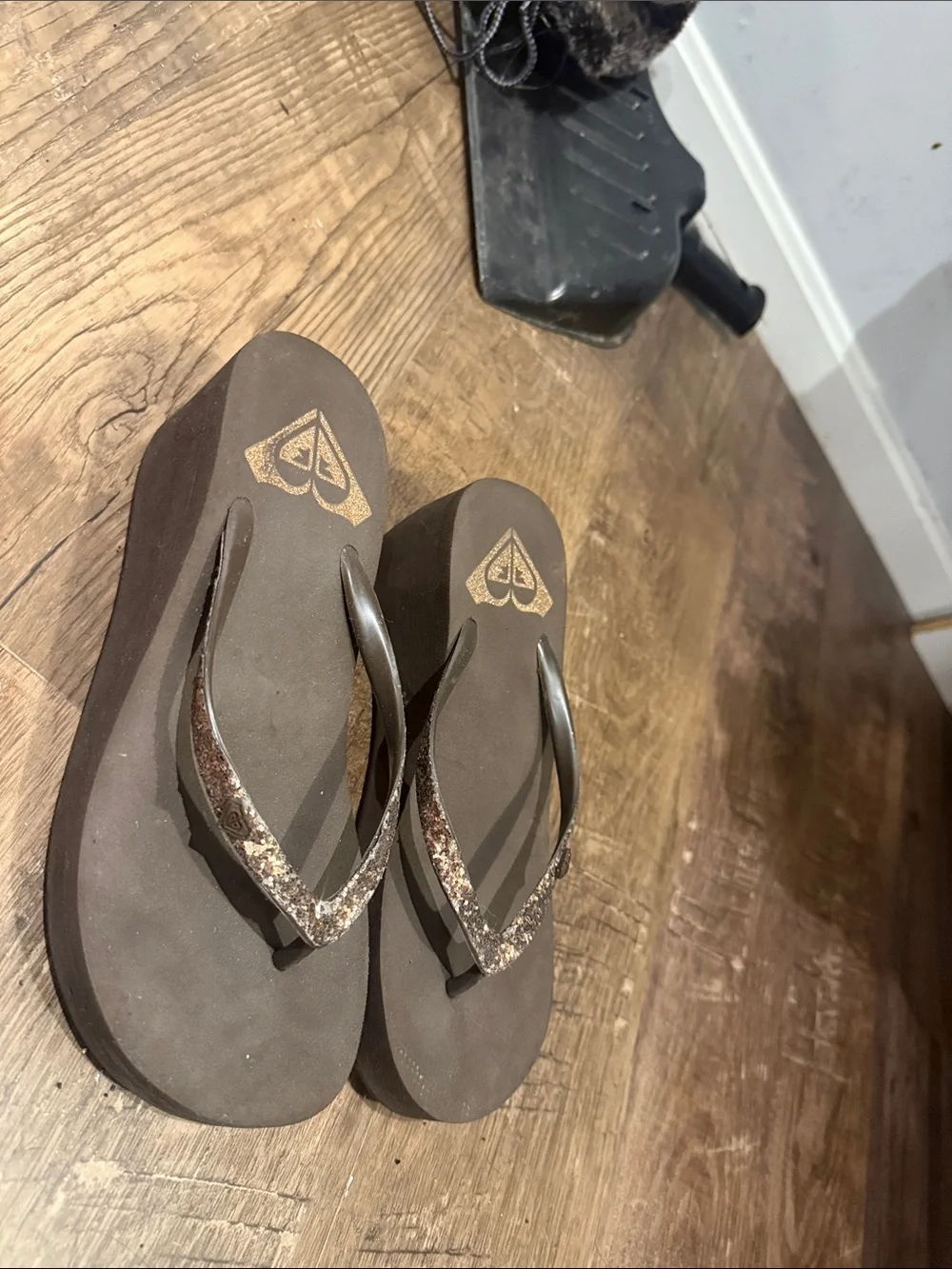 Wedges flip flops size 6/7